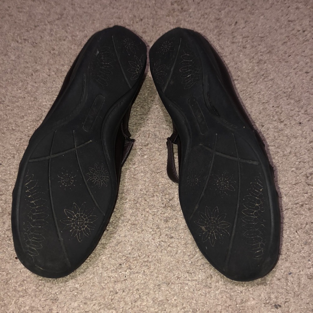 Extremely Comfortable Wide Width Shoes - image 3